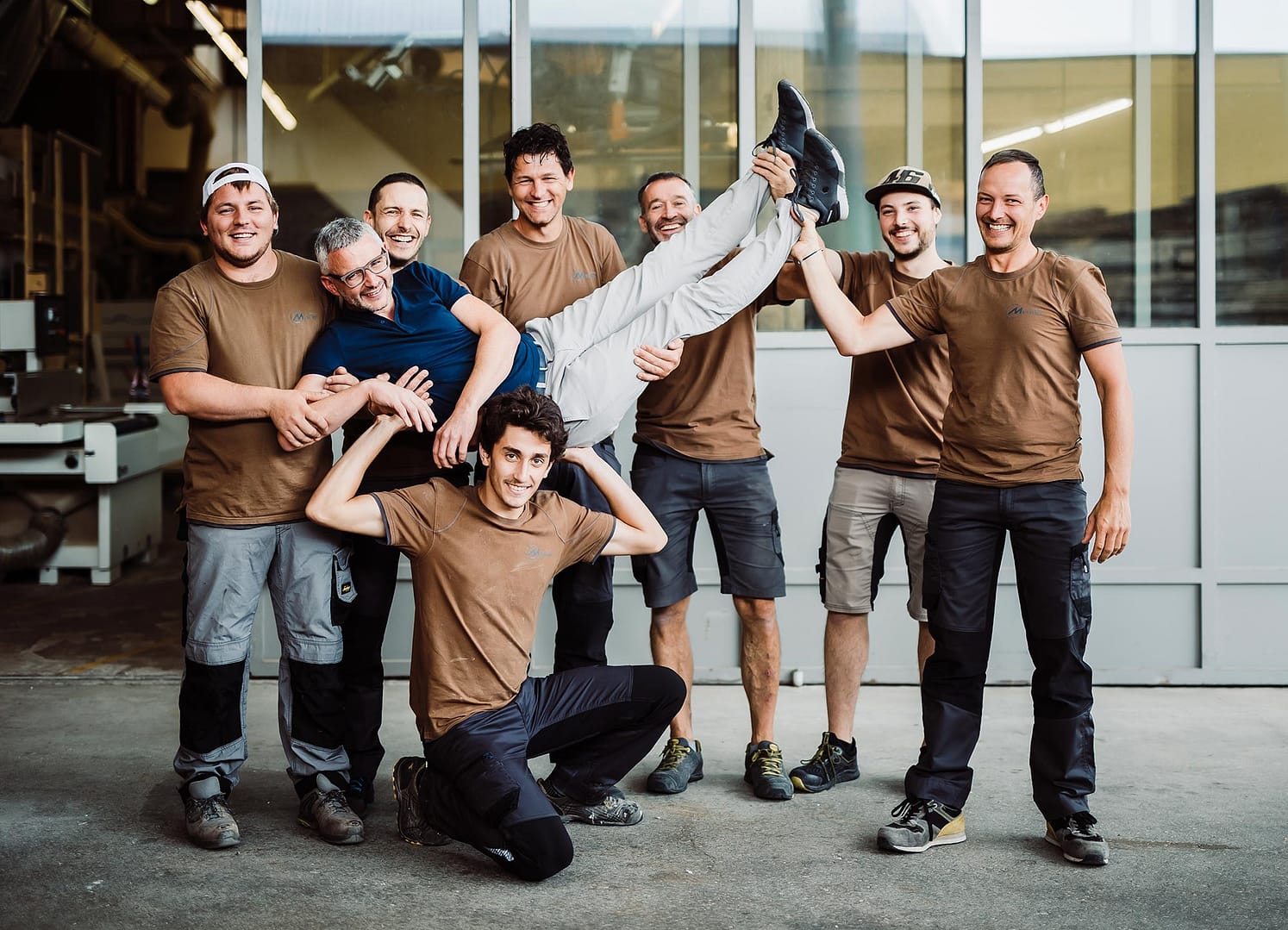 Business Gruppenfoto der Mitarbeiter bei Tischlerei Messner am Ritten – Fotografie: Tania Marcadella
